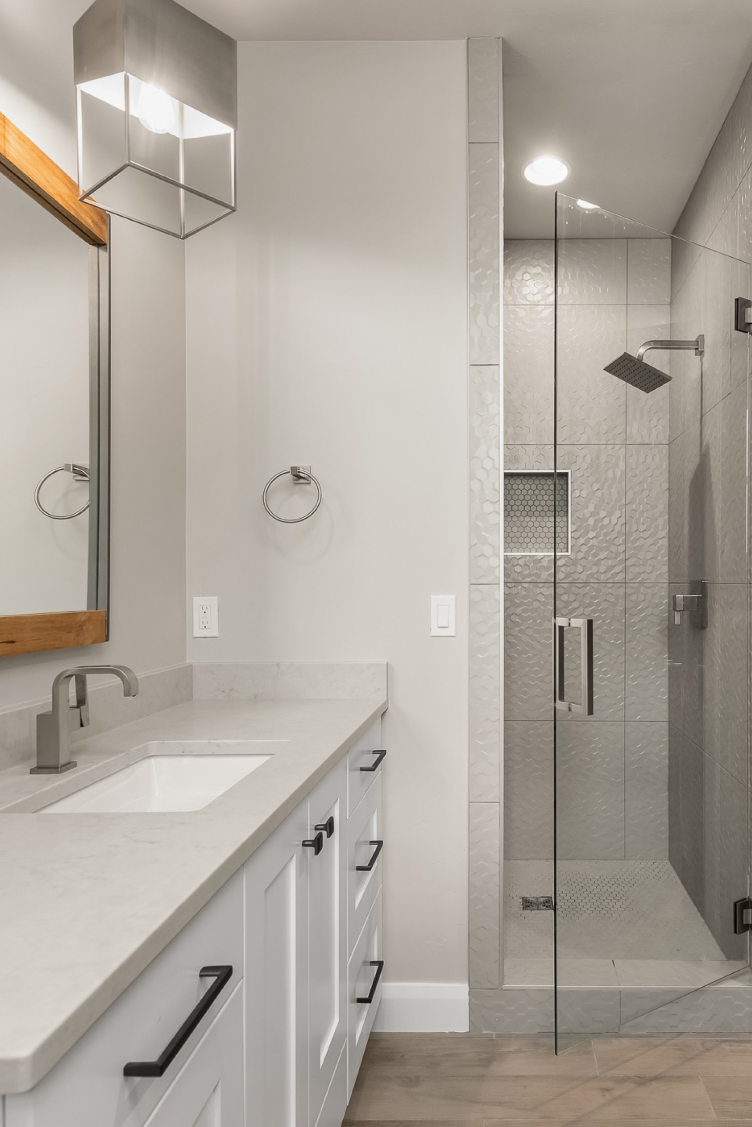 Bath and tiled shower detail