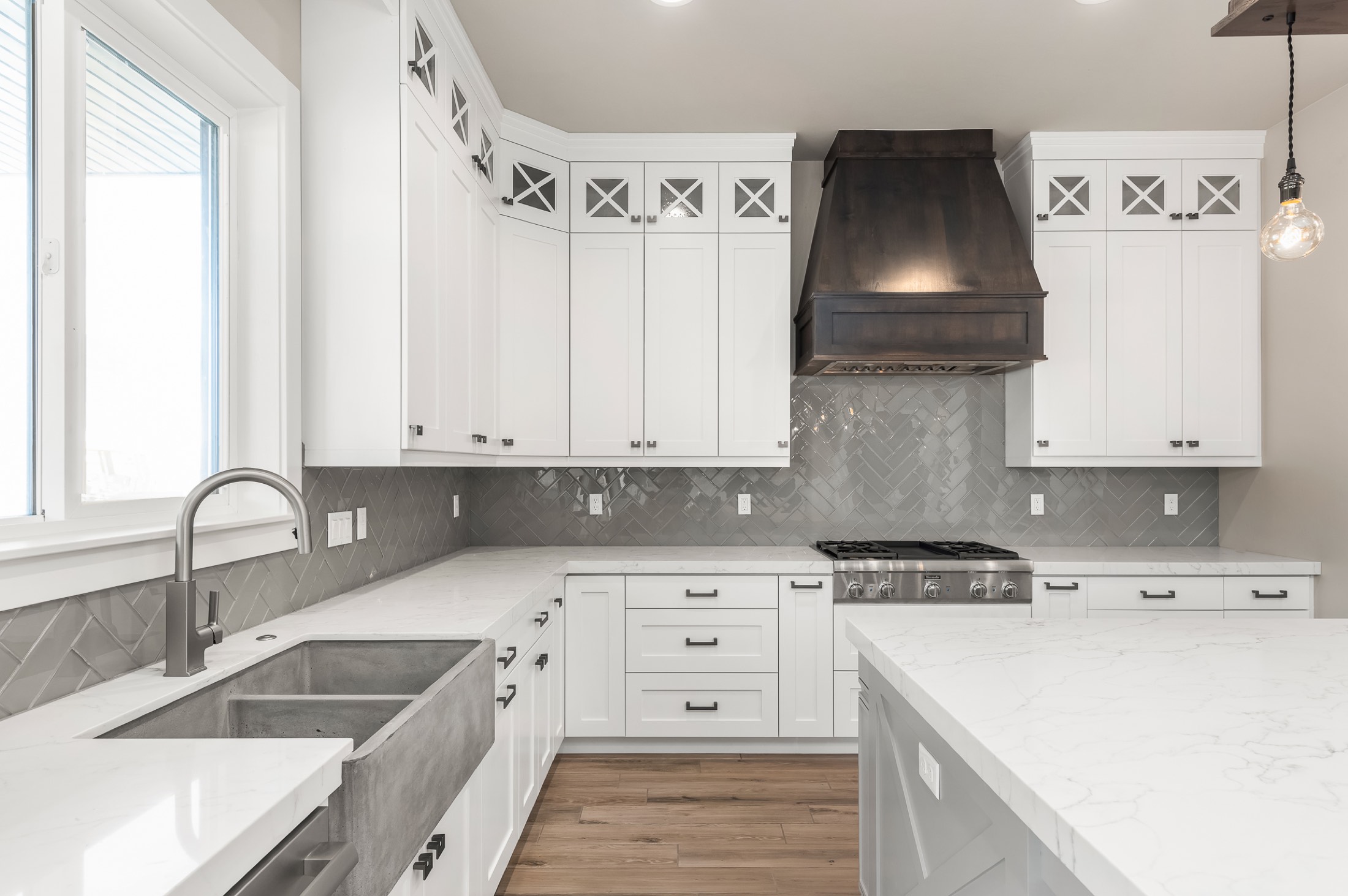 Farmhouse sink and plate rack detail