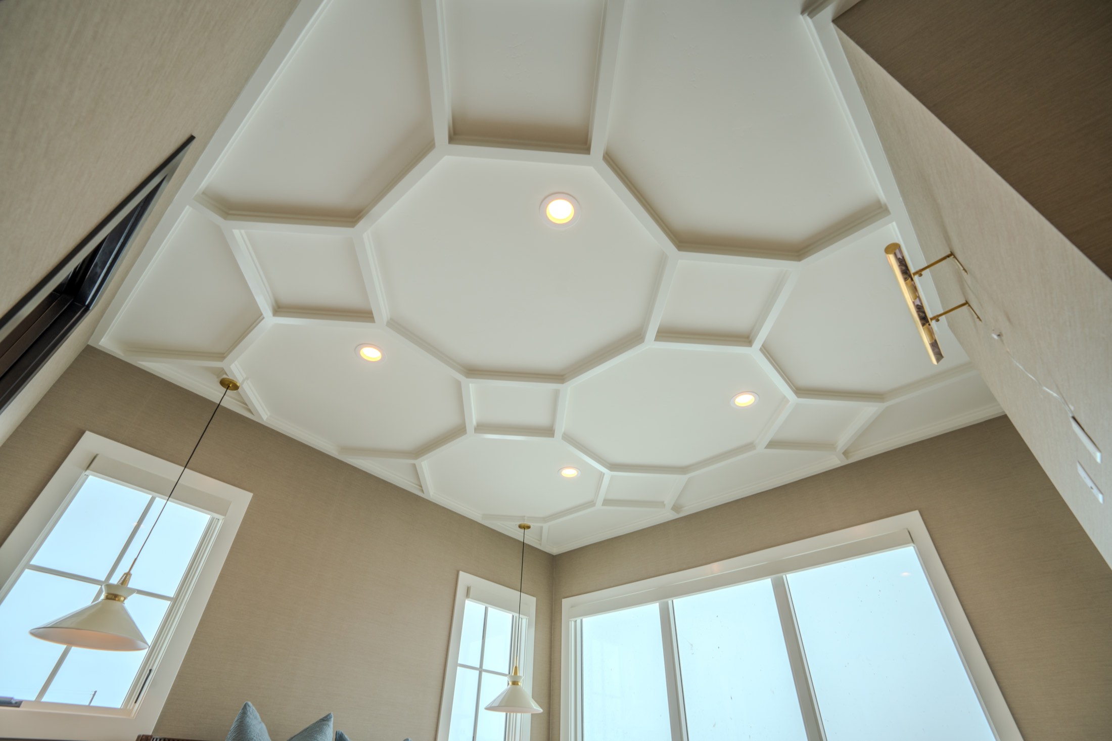 Sculpted ceiling detail