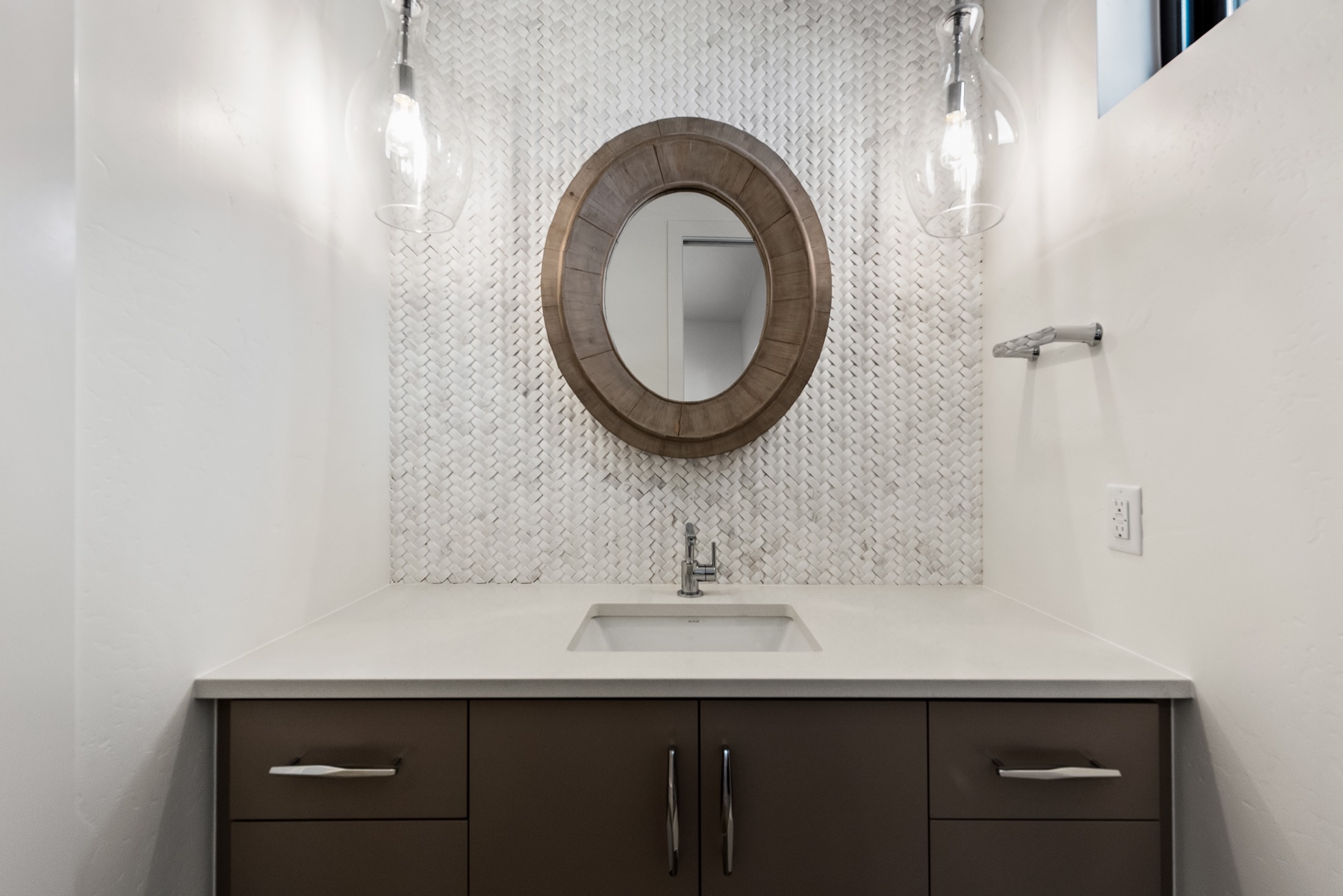 Powder bath vanity detail